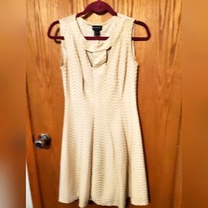 En focus creme cut out dress